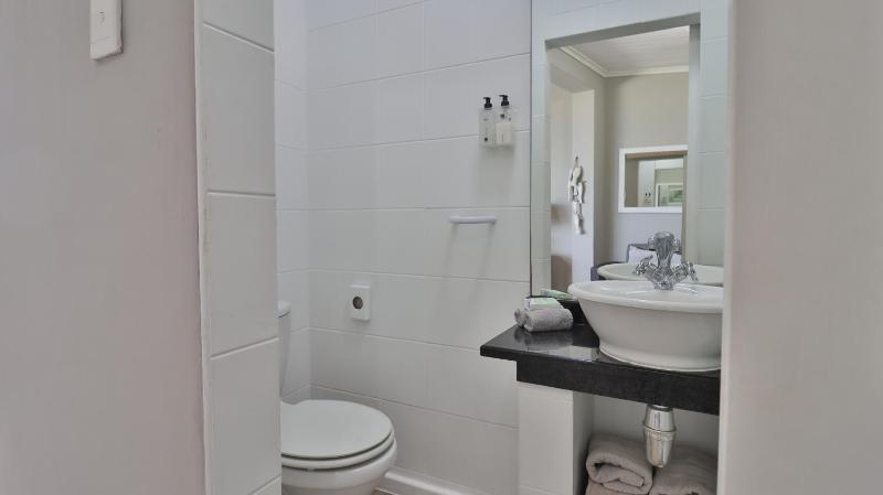 3ColoursBlue Guest House - image 11