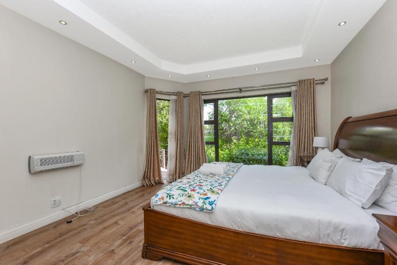 4 Bedroom - Family Home - Tennis Court - Pool - image 9