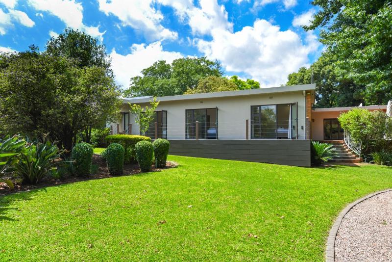 4 Bedroom - Family Home - Tennis Court - Pool - image 7