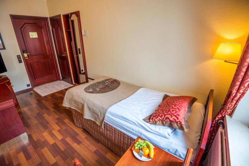 Standard Single Room image 4