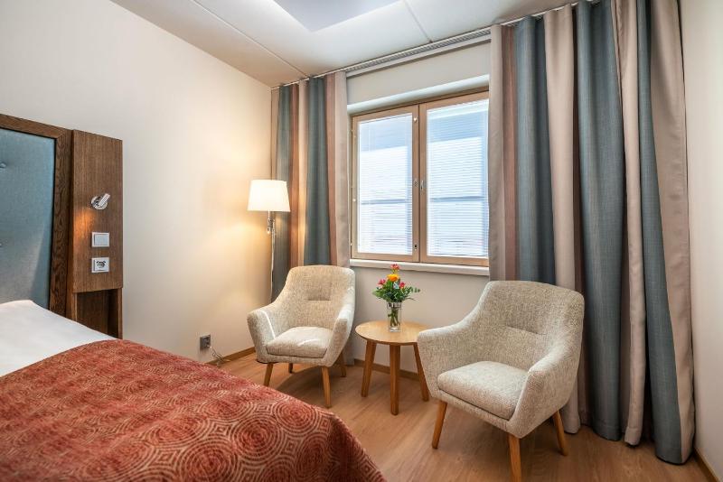 Double or Twin Room image 3