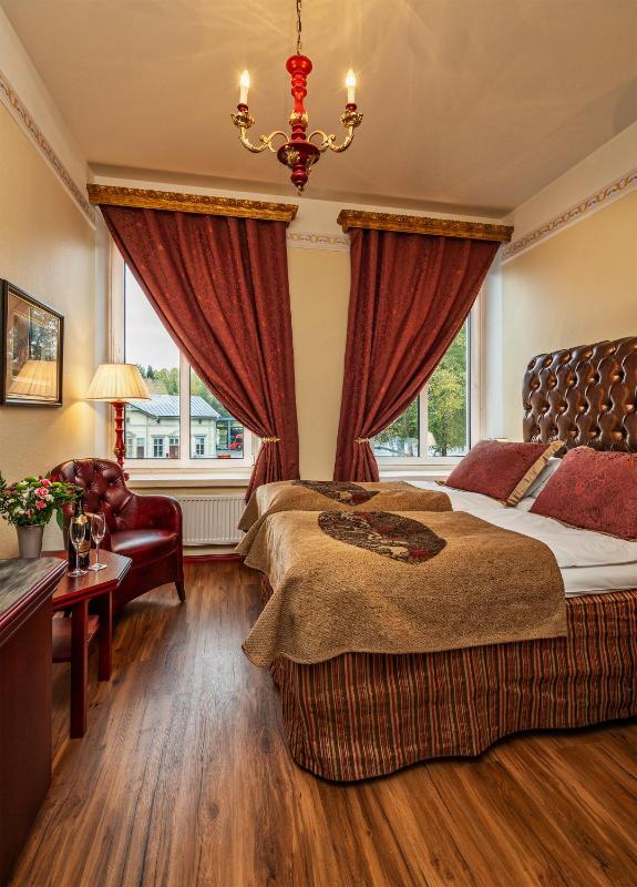 Standard Twin Room image 1
