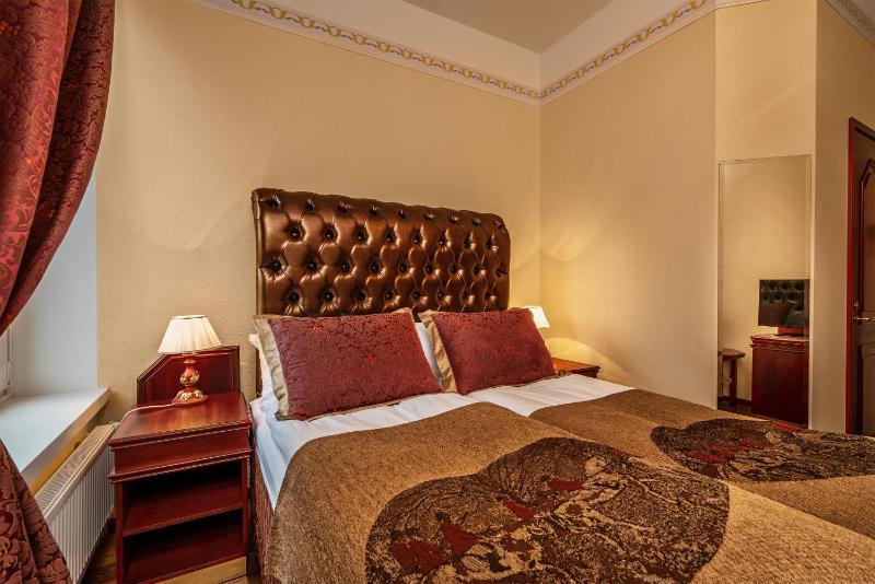 Standard Twin Room image 3