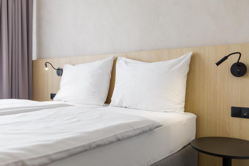 Business Apartment with Air-Conditioning  image 3