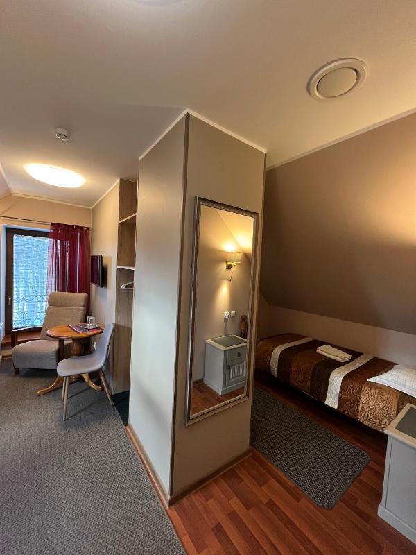 Triple Room with Balcony image 4