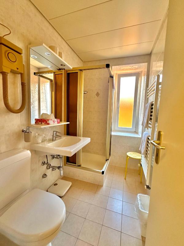 Economy Double Room image 3