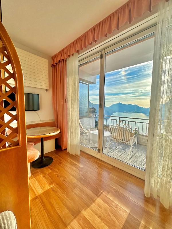Junior Suite with Lake View and Balcony image 3