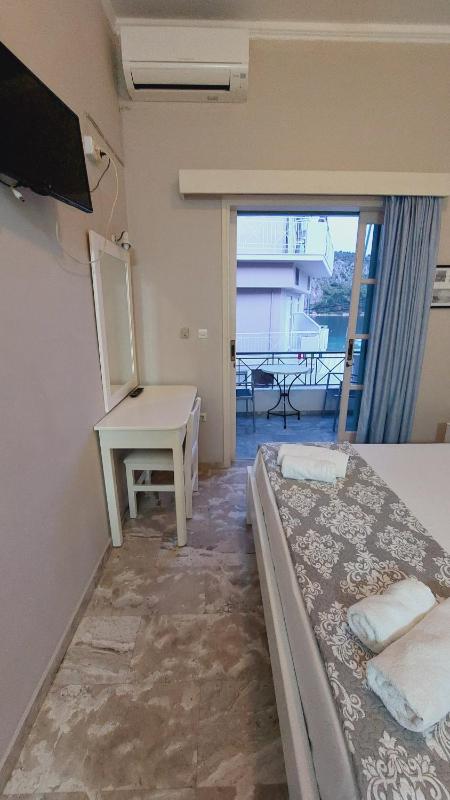 Double or Twin Room with Sea View image 3