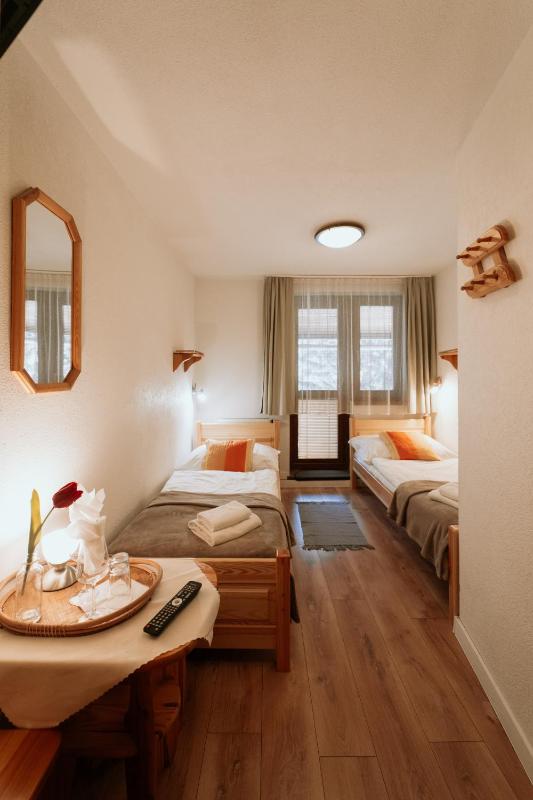 Standard Twin Room image 3
