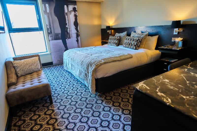 V Penthouse image 4