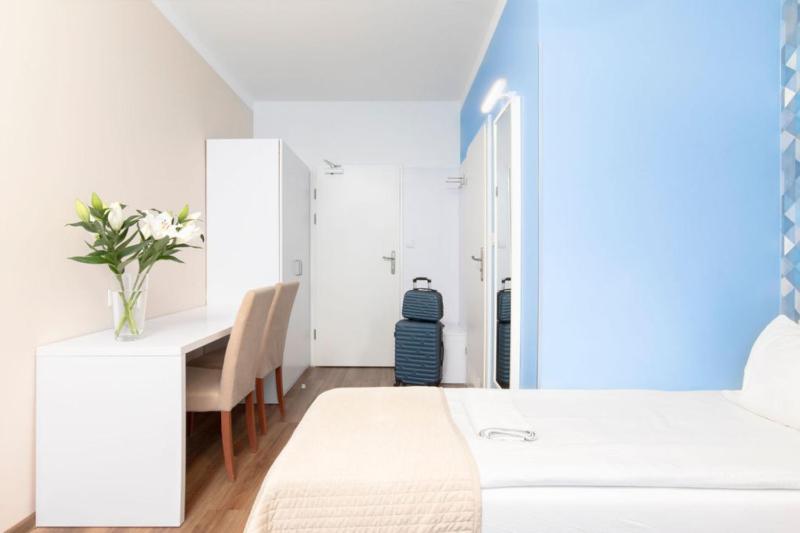 Deluxe Double Room with Private Bathroom image 1