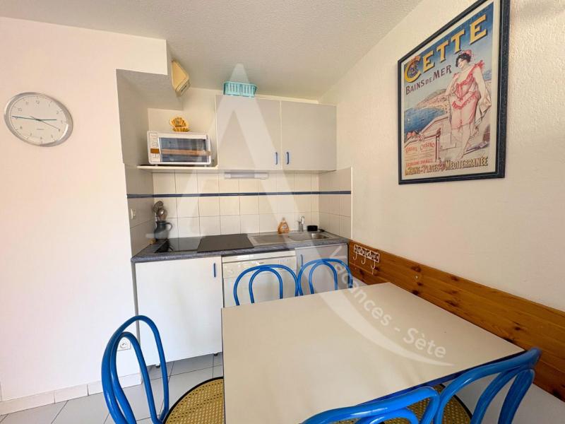 Terrasse vue piscine et apercu mer pour 4 personnes avec garage - image 4