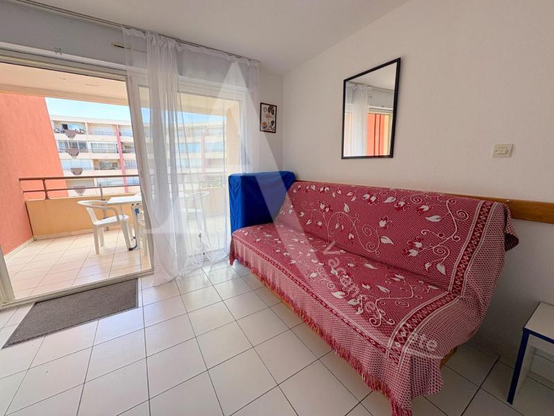 Terrasse vue piscine et apercu mer pour 4 personnes avec garage - image 7