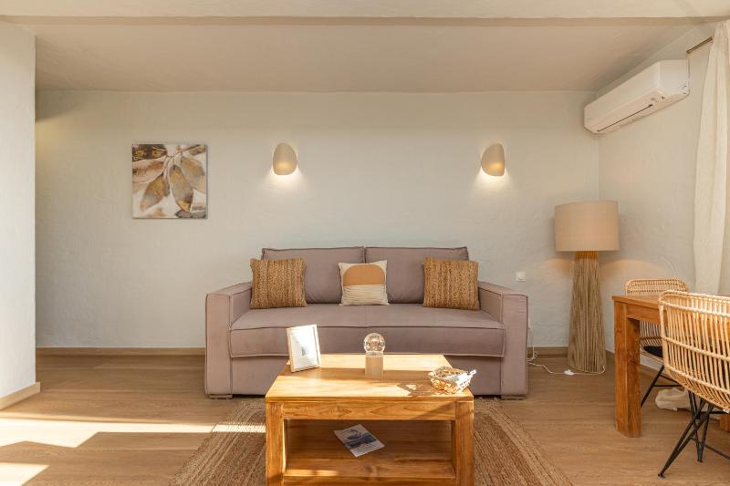 One-Bedroom Apartment with Garden View image 1