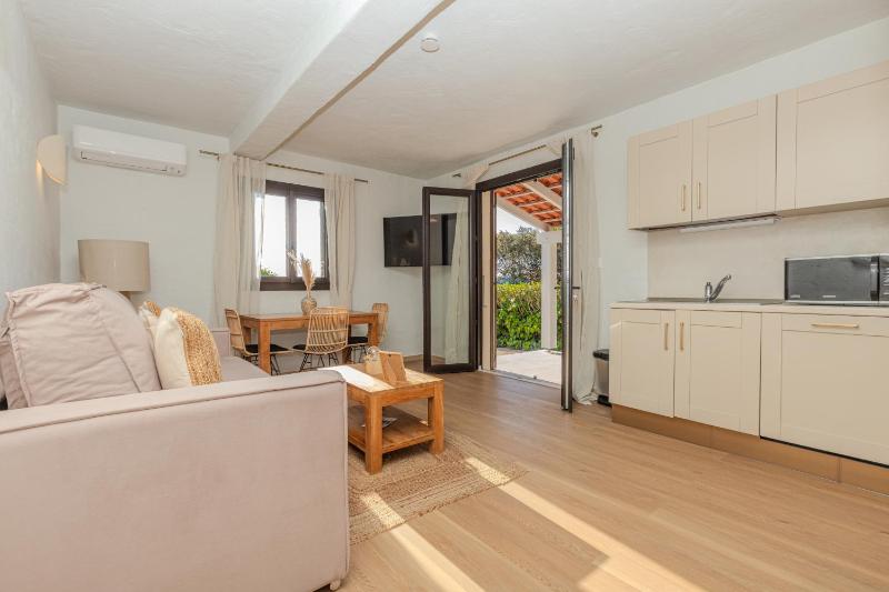 One-Bedroom Apartment with Garden View image 3