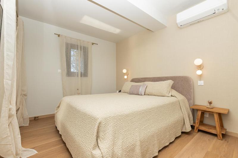 One-Bedroom Apartment with Garden View image 4