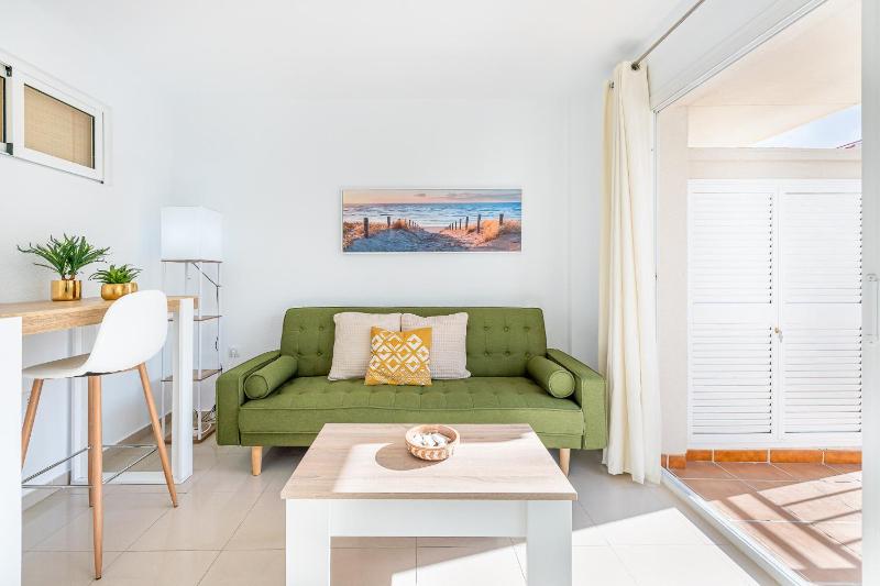 797 HOLIDAY RENTALS - Acogedor Estudio en torrequebrada - image 12