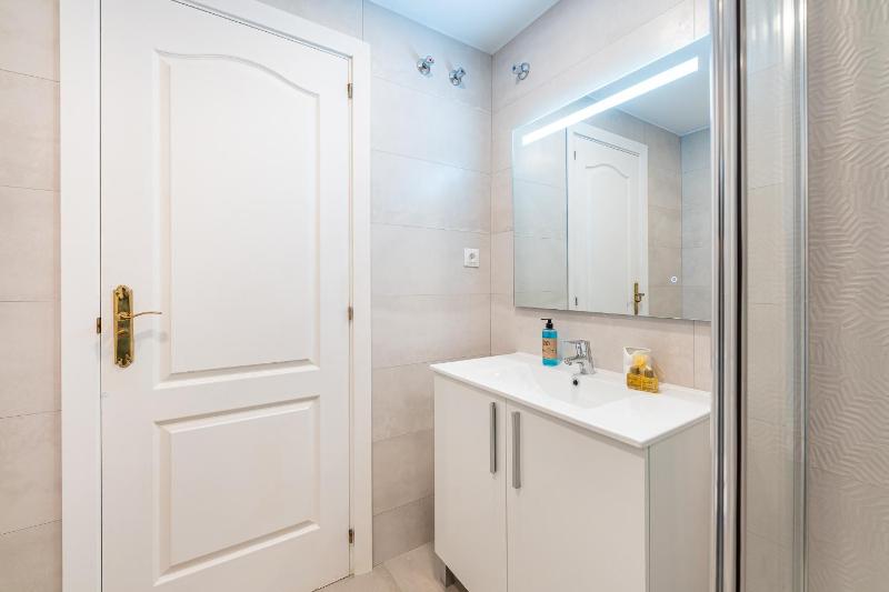 797 HOLIDAY RENTALS - Acogedor Estudio en torrequebrada - image 7