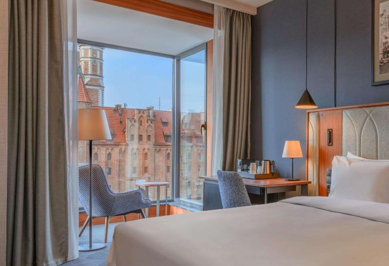 Superior Room with Bay Window River View and Spa Access image 4