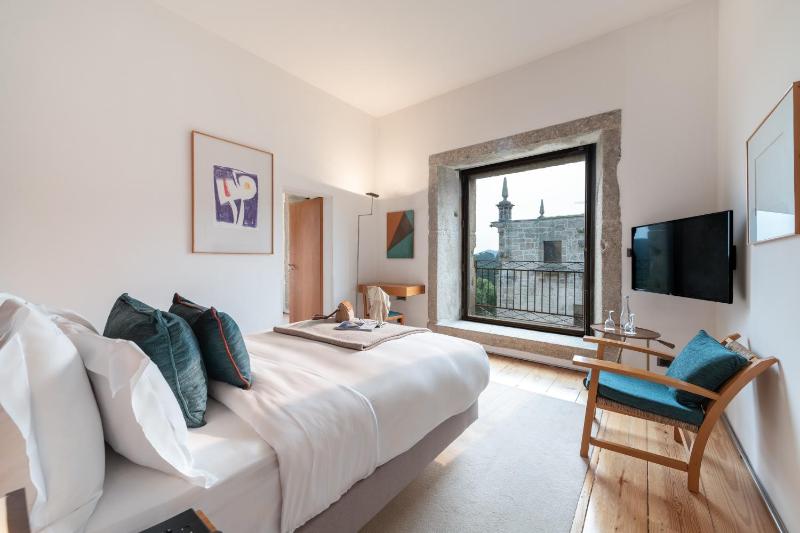 Superior Twin Room image 3