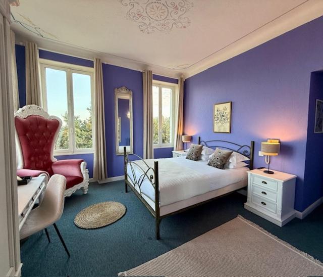 Large double room with balcony and panoramic view image 3