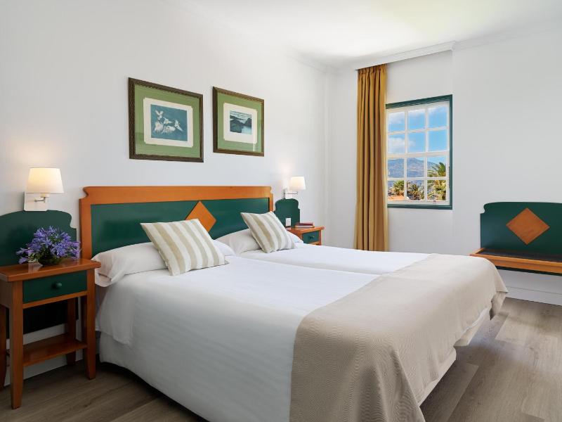 One-Bedroom Apartment image 3