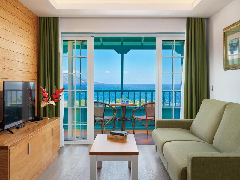 Apartment with Sea View image 4