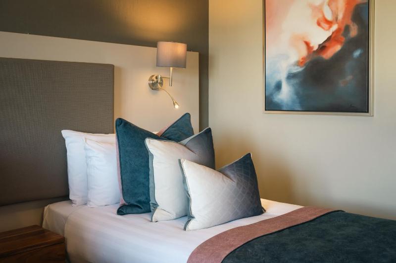 Twin Room image 4