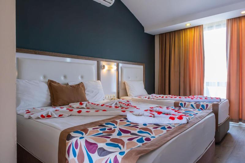 Standard Triple Room image 4