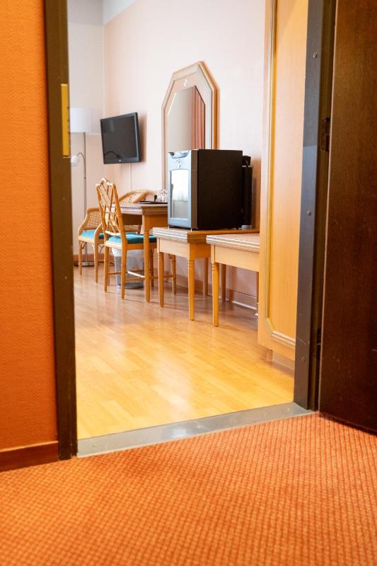 Twin Room - Disability Access image 2