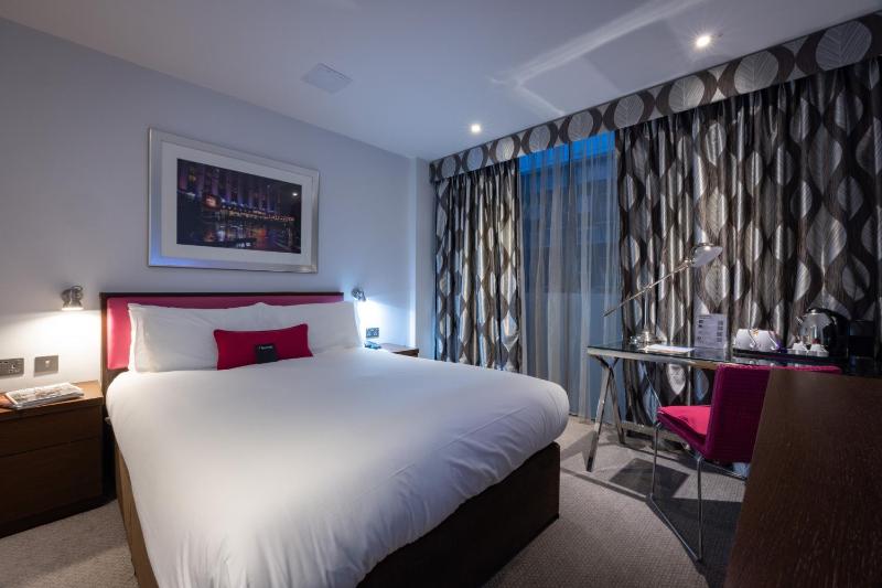 Deluxe Club Double Room image 1