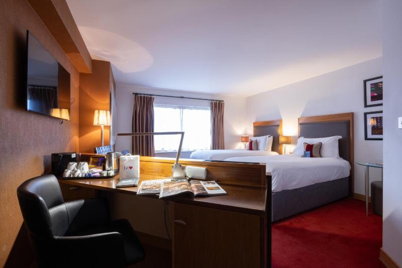 Superior Twin Room image 4