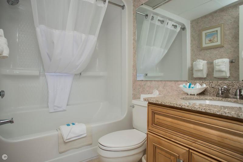 One-Bedroom Suite - Oceanfront image 2