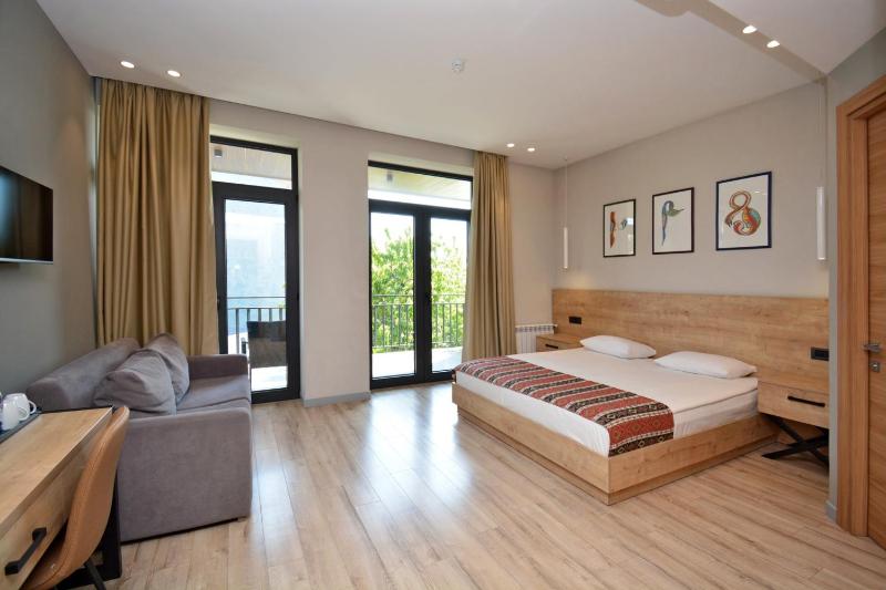 Deluxe Room (2 Adults + 1 Child) image 2