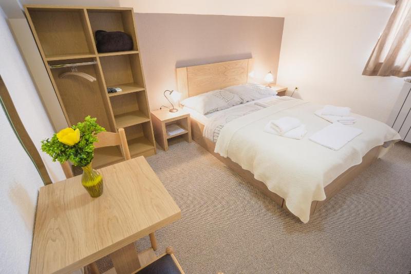 Double Room image 2