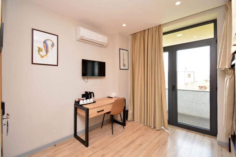 Quadruple Room image 4