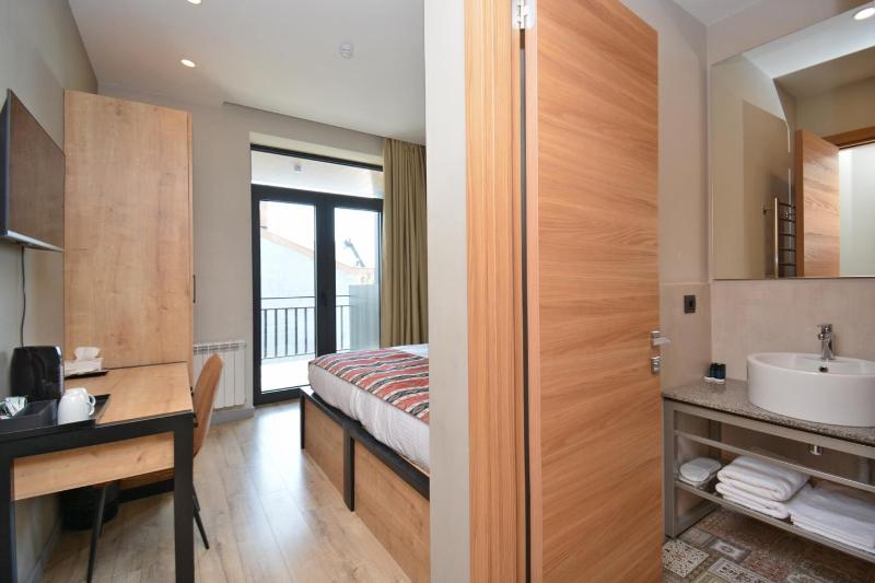 Standard Double Room image 3