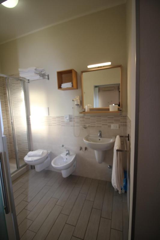 Classic Quadruple Room image 2