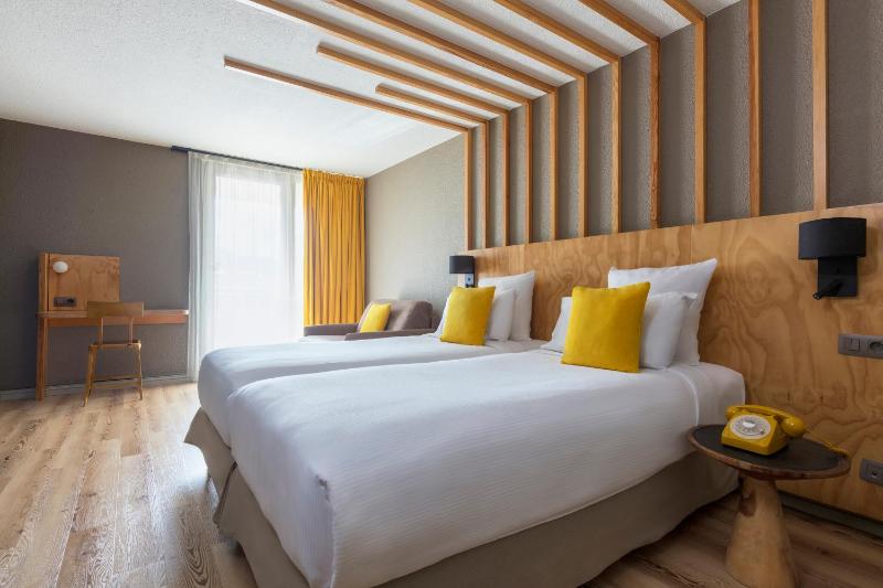 Superior Triple Room - Mont-Blanc side image 3