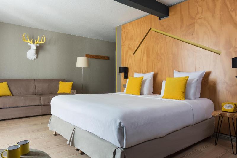 Junior Suite with Balcony image 1