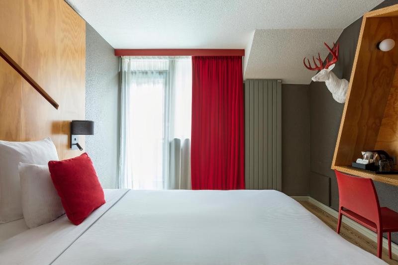 Classique Double or Twin Room with balcony - Mont-Blanc View image 3