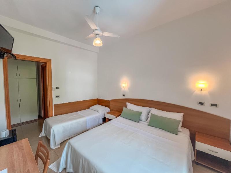 Triple Room image 2