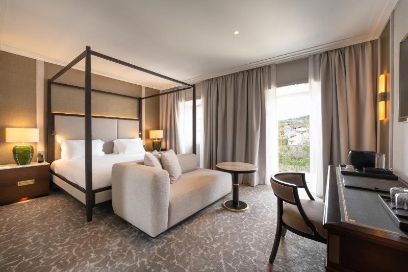 Prestige Double Room with River View image 2