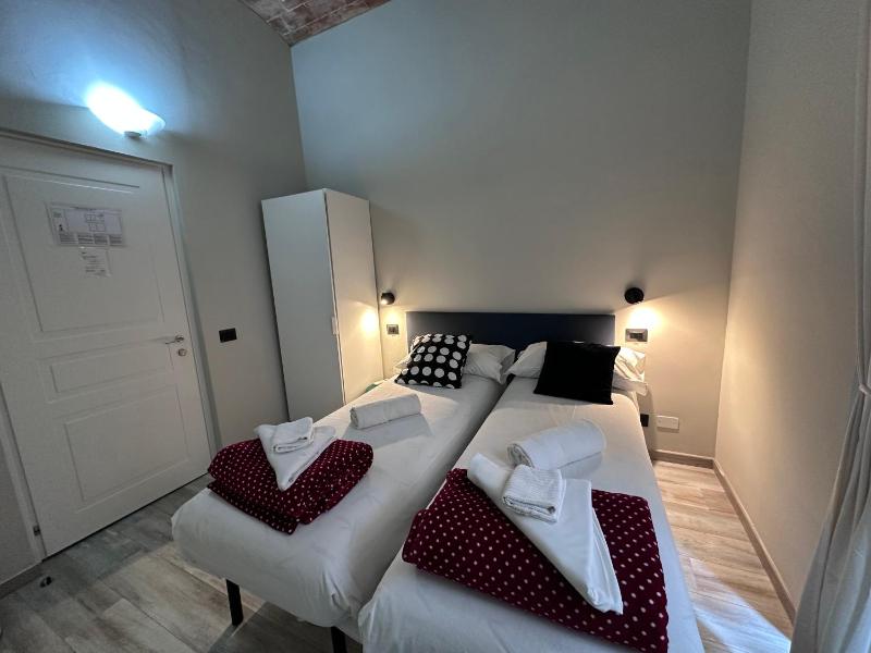 Twin Room with Shared Bathroom image 1