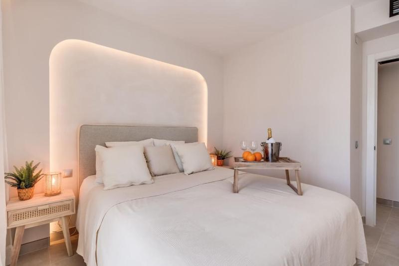 Ultimate Rentals - Luxury Penthouse - Los Naranjos de Marbella - image 14