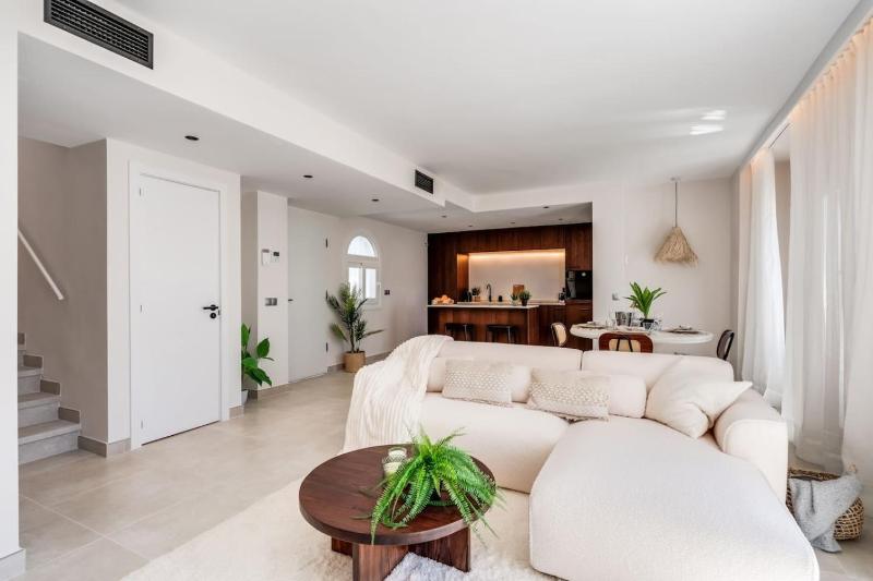 Ultimate Rentals - Luxury Penthouse - Los Naranjos de Marbella - image 8