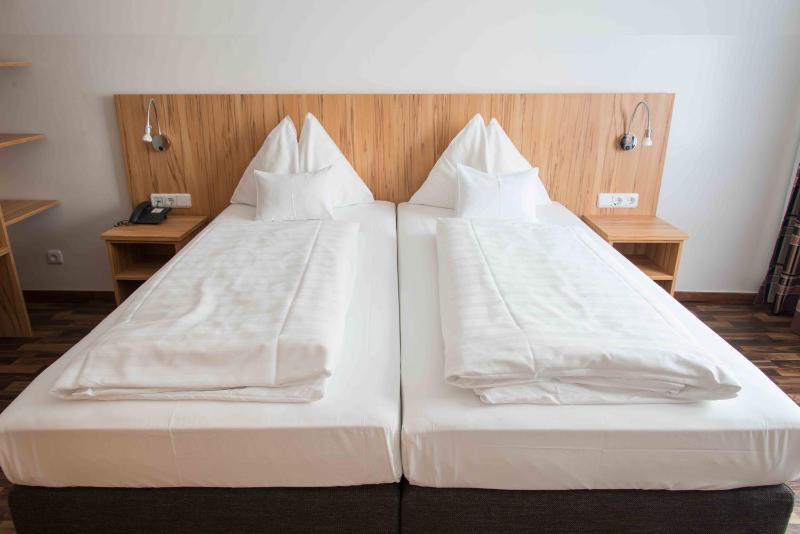 Double or Twin Room with Shared Toilet image 4