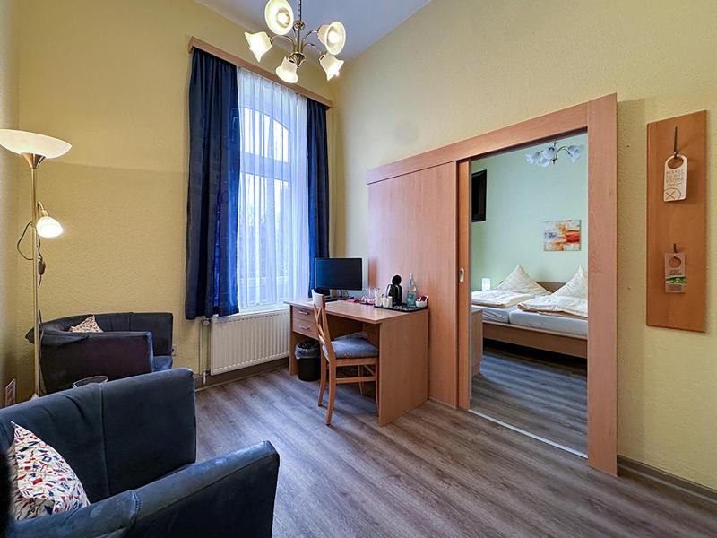 Large Double Room image 3