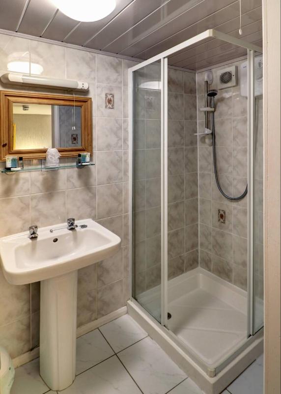 Standard Twin Room image 2