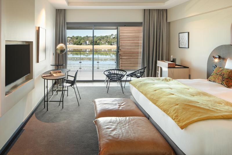 Suite with Lake View image 2